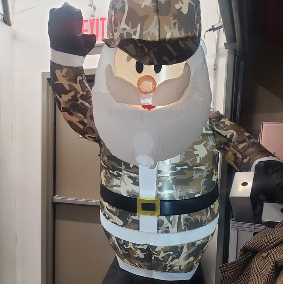 COPY - 6 FT Camo Santa Claus Christmas Inflatable Camouflage Lighted Military C… - Picture 3 of 4